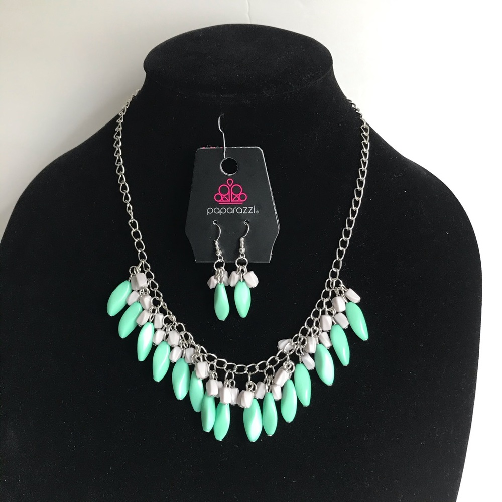 Paparazzi Bundle Necklace with matching earrings